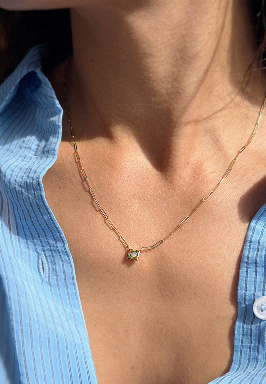 Chapter X — Solis Necklace with Brown-Yellowish Diamond