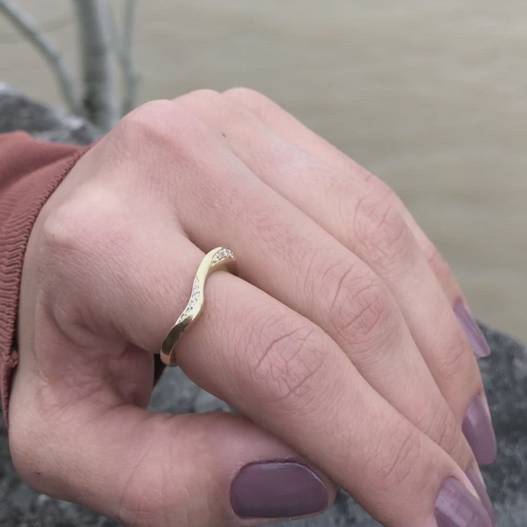 La Seine 18ct Gold Chain Ring with Diamonds - Adriana Chede Jewellery